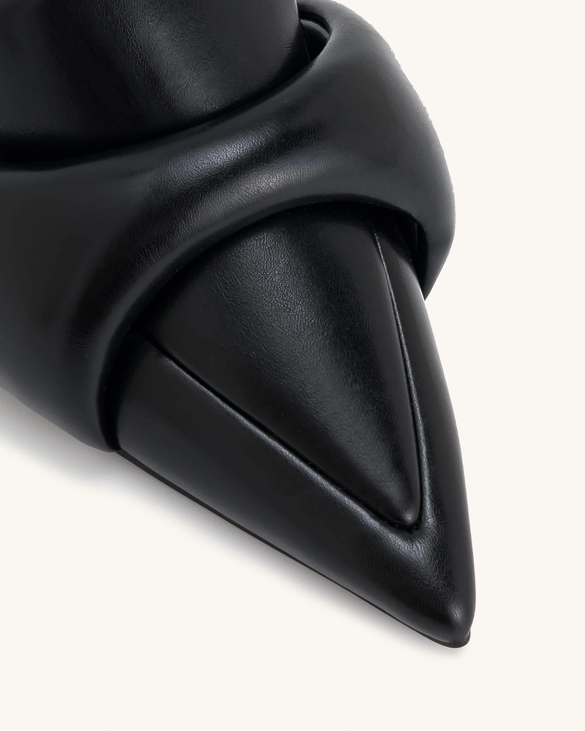 Carla Décolleté con tacco a spillo morbido imbottito - Nero - Image 6